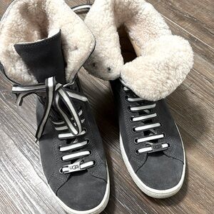 Dark grey suede with cream color fur inside.